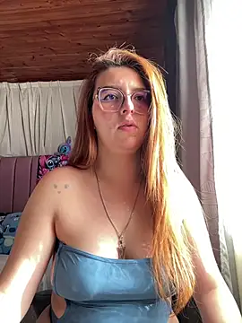 CoraVibes online show from 05-18-26, 12:21