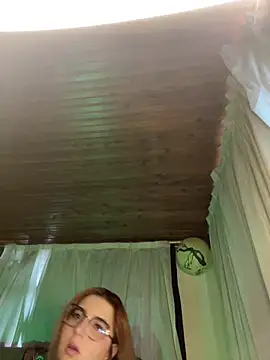 Snapshot of CoraVibes chatting on 02-22-26, 12:40 CoraVibes online show from 02-22-26, 12:40