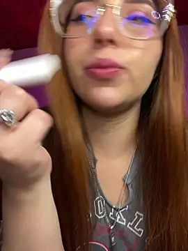 CoraVibes online show from 11-11-25, 12:00