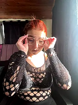 CoraVibes online show from 10-28-25, 11:42