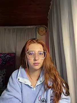 Snapshot of CoraVibes chatting on 02-03-26, 12:21 CoraVibes online show from 02-03-26, 12:21