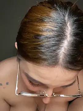 CoraVibes online show from 12-13-25, 08:04