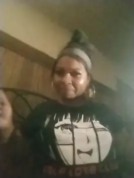 Snapshot of Ladiv33 chatting on 10-30-25, 01:15 Ladiv33 online show from 10-30-25, 01:15