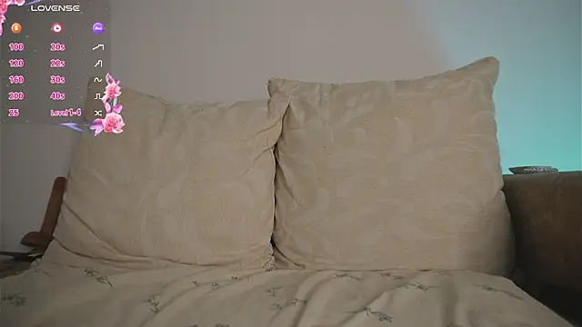 Roxybeautyy online show from 04-17-26, 10:45