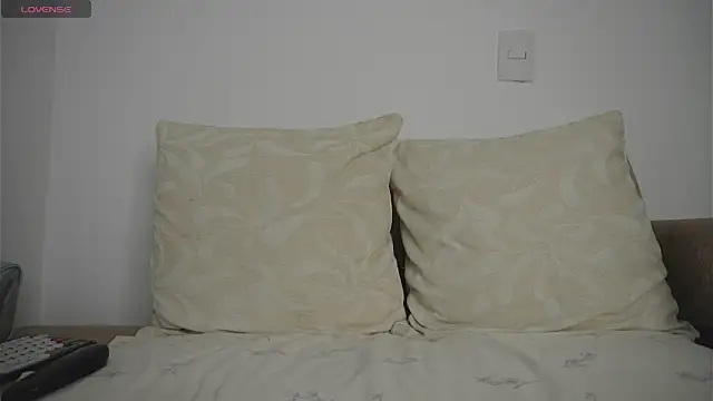 Roxybeautyy online show from 03-31-26, 09:17