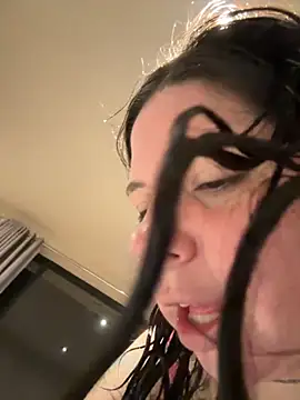 LaGueraDelMar online show from 10-27-25, 08:59