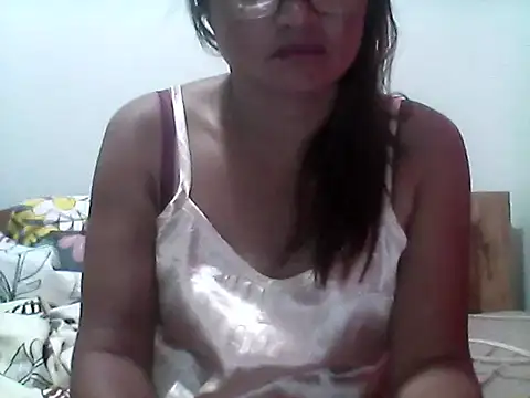 Snapshot of nathalie0045 chatting on 02-04-26, 12:55 nathalie0045 online show from 02-04-26, 12:55