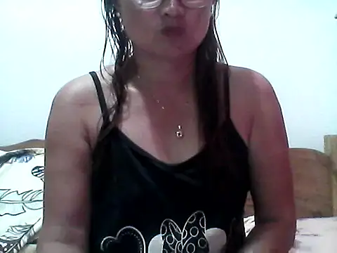 nathalie0045 online show from 10-03-25, 09:22