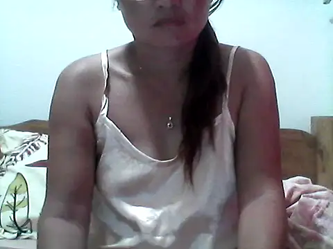 nathalie0045 online show from 10-07-25, 08:10