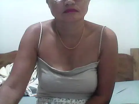 Snapshot of nathalie0045 chatting on 02-24-26, 12:00 nathalie0045 online show from 02-24-26, 12:00