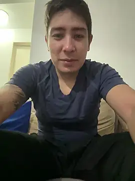 Snapshot of 9999Alez chatting on 05-08-26, 03:32 9999Alez online show from 05-08-26, 03:32