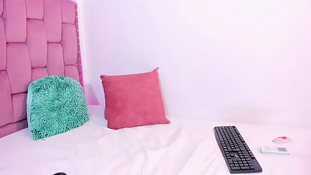 Mia Duarte1 online show from 12-13-25, 08:04