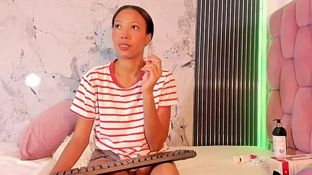 Mia Duarte1 online show from 11-06-25, 07:29