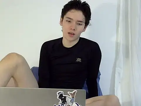 Snapshot of boxedtwink18 chatting on 10-22-25, 03:39 boxedtwink18 online show from 10-22-25, 03:39