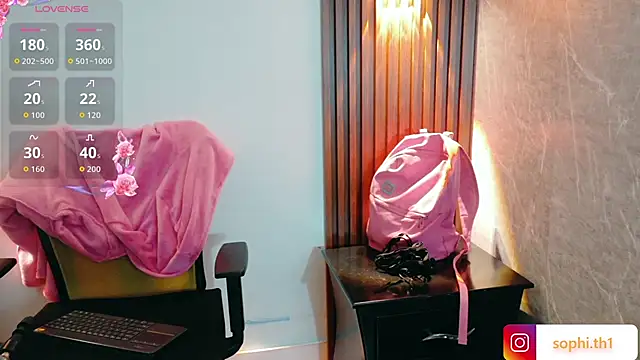Snapshot of Sophi_Thaylorr chatting on 09-19-25, 01:15 Sophi Thaylorr online show from 09-19-25, 01:15