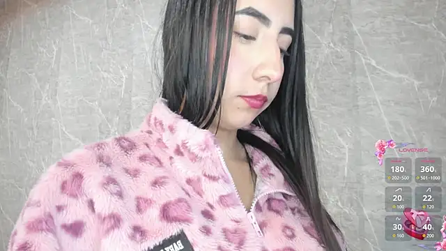 Snapshot of Sophi_Thaylorr chatting on 10-15-25, 01:30 Sophi Thaylorr online show from 10-15-25, 01:30