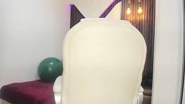 roxana santini online show from 11-18-25, 03:37