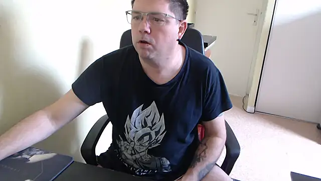 Snapshot of blueandwhite1 chatting on 03-19-25, 08:55 blueandwhite1 online show from 03-19-25, 08:55