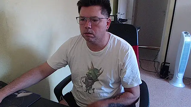 Snapshot of blueandwhite1 chatting on 09-17-25, 07:32 blueandwhite1 online show from 09-17-25, 07:32