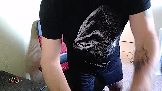 Snapshot of blueandwhite1 chatting on 10-07-25, 02:18 blueandwhite1 online show from 10-07-25, 02:18