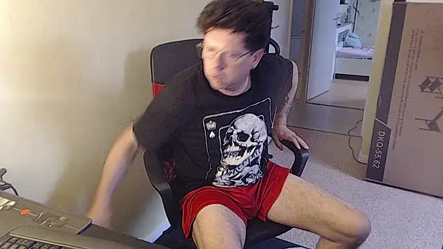 blueandwhite1 online show from 04-11-26, 08:40