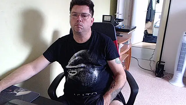 Snapshot of blueandwhite1 chatting on 09-20-25, 07:57 blueandwhite1 online show from 09-20-25, 07:57