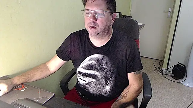 Snapshot of blueandwhite1 chatting on 11-01-25, 08:52 blueandwhite1 online show from 11-01-25, 08:52