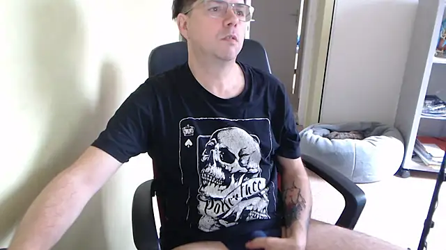 blueandwhite1 online show from 05-16-26, 07:29