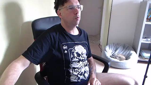 blueandwhite1 online show from 05-05-26, 02:42