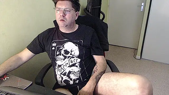 Snapshot of blueandwhite1 chatting on 02-02-26, 04:50 blueandwhite1 online show from 02-02-26, 04:50