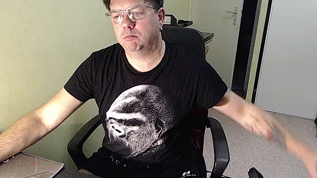 Snapshot of blueandwhite1 chatting on 11-29-25, 07:52 blueandwhite1 online show from 11-29-25, 07:52