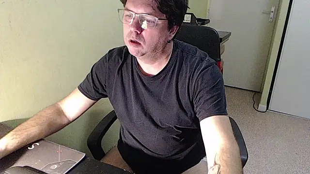 Snapshot of blueandwhite1 chatting on 01-13-26, 05:28 blueandwhite1 online show from 01-13-26, 05:28