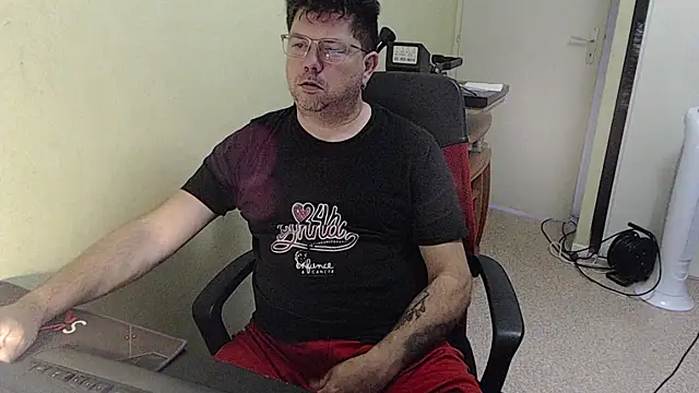 Snapshot of blueandwhite1 chatting on 10-25-25, 07:29 blueandwhite1 online show from 10-25-25, 07:29