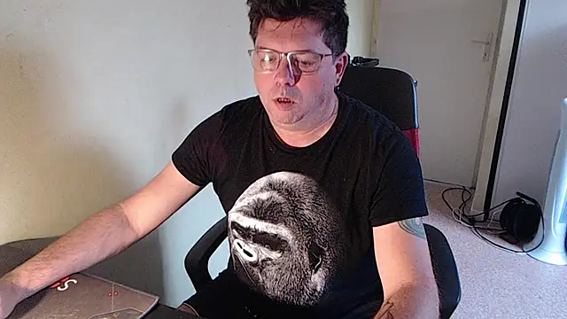 Snapshot of blueandwhite1 chatting on 10-08-25, 07:21 blueandwhite1 online show from 10-08-25, 07:21