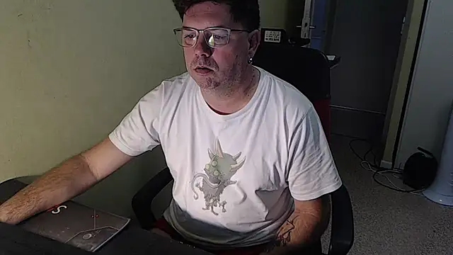 Snapshot of blueandwhite1 chatting on 11-05-25, 08:06 blueandwhite1 online show from 11-05-25, 08:06