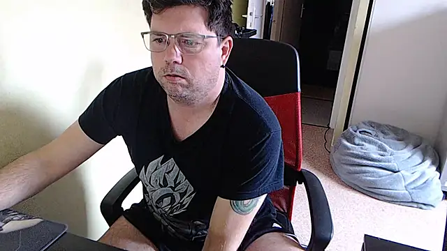 Snapshot of blueandwhite1 chatting on 02-18-25, 03:31 blueandwhite1 online show from 02-18-25, 03:31