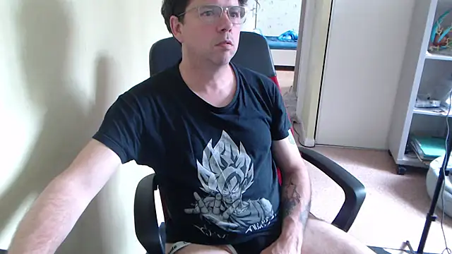 blueandwhite1 online show from 04-28-26, 02:21