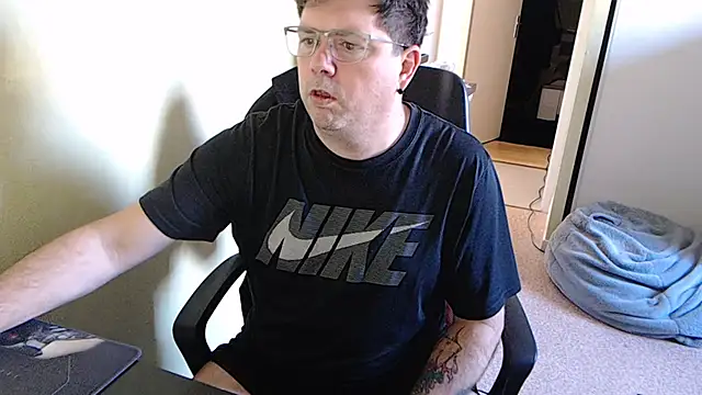 Snapshot of blueandwhite1 chatting on 02-14-25, 03:58 blueandwhite1 online show from 02-14-25, 03:58