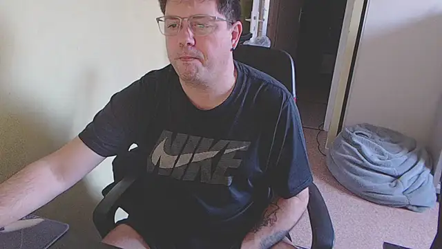 Snapshot of blueandwhite1 chatting on 02-15-25, 08:11 blueandwhite1 online show from 02-15-25, 08:11