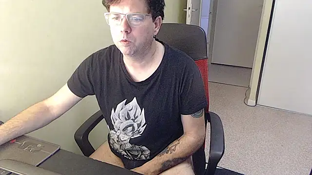 Snapshot of blueandwhite1 chatting on 03-04-26, 07:49 blueandwhite1 online show from 03-04-26, 07:49