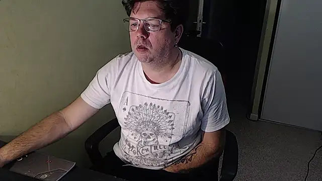 Snapshot of blueandwhite1 chatting on 12-21-25, 08:05 blueandwhite1 online show from 12-21-25, 08:05