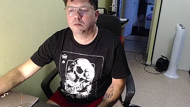 Snapshot of blueandwhite1 chatting on 11-07-25, 04:11 blueandwhite1 online show from 11-07-25, 04:11