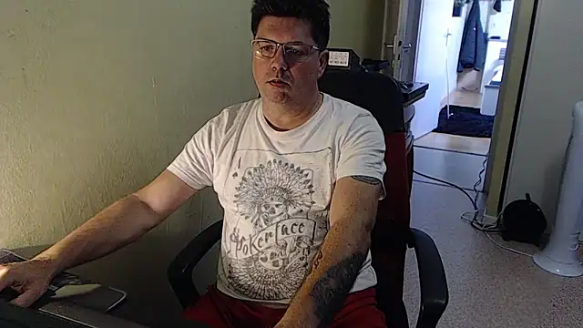 Snapshot of blueandwhite1 chatting on 09-27-25, 07:58 blueandwhite1 online show from 09-27-25, 07:58