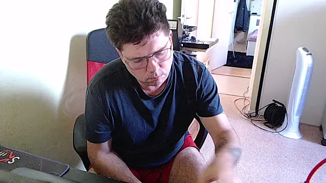 Snapshot of blueandwhite1 chatting on 10-21-25, 02:27 blueandwhite1 online show from 10-21-25, 02:27