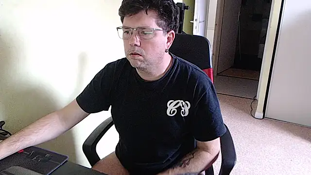 Snapshot of blueandwhite1 chatting on 02-18-26, 03:19 blueandwhite1 online show from 02-18-26, 03:19