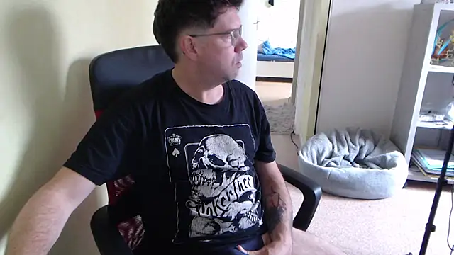 blueandwhite1 online show from 05-06-26, 07:34