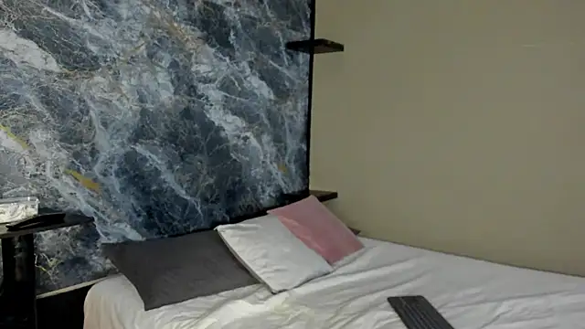 luca flame online show from 10-02-25, 04:10