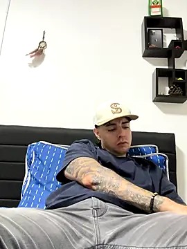 Snapshot of Jaguer2213 chatting on 09-26-25, 02:40 Jaguer2213 online show from 09-26-25, 02:40