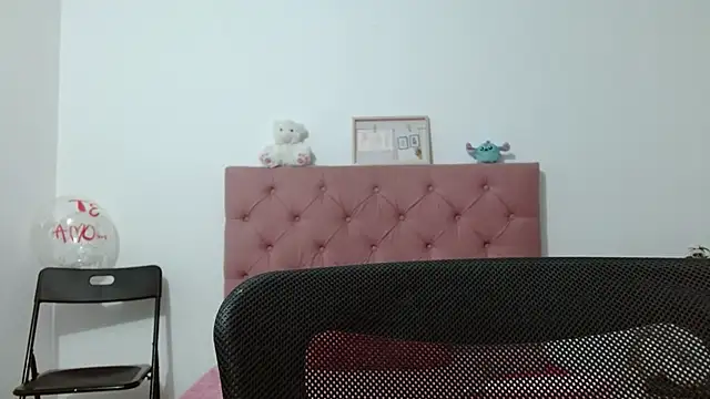 Sara f W online show from 12-17-25, 01:21