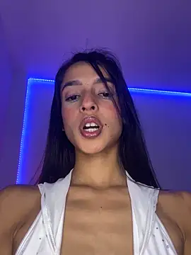 Snapshot of katy_cutie_ chatting on 09-17-25, 04:58 katy cutie online show from 09-17-25, 04:58